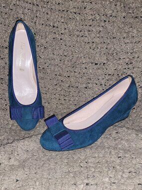 PRETTY BALLERINAS-Teal Suede w/Navy Grosgrain Bow-Mini-Wedge-Sz 38-NWOB